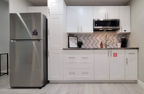 Southeast Calgary Condo | Private 1-bedrm Cozy Spacious Kitchenette Mahogany