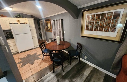 Raleigh House | Private 10BR Secluded Compound, Spacious Retreat w/Abundant Parking