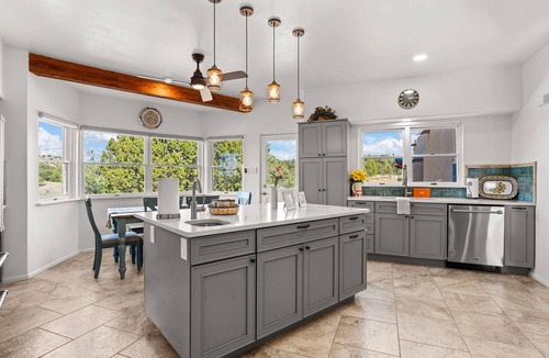 La Tierra House | Private 15 Acres | Hot Tub + Views | Close to Plaza