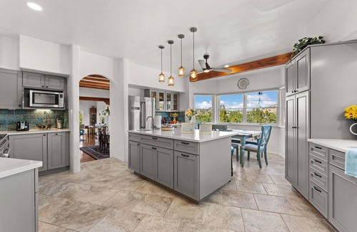 La Tierra House | Private 15 Acres | Hot Tub + Views | Close to Plaza
