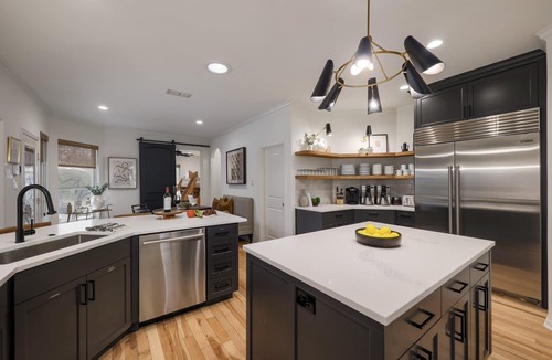 West Oak Hill House | PRIVATE | 15 Beds | POOL | SPA |Bsktball | Pool Table |Close Downtown