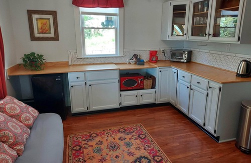 East End - Valley Street Apartment | Private 1BR Apt in South Slope