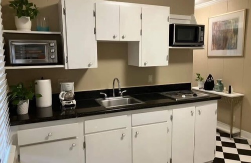 Freetown - Port Rico Apartment | Private 1BR Back Unit Clean & Cozy Great Value in Lafayette