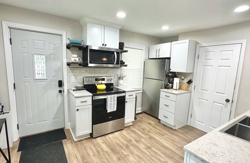 Milwaukee Cottage | Private 1BR Cottage with City Views