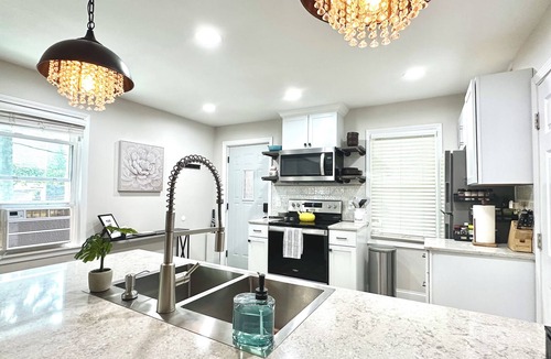 Milwaukee Cottage | Private 1BR Cottage with City Views