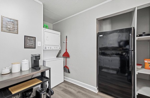 University District Apartment | Private 1BR Duplex Driveway Parking. Near UofM