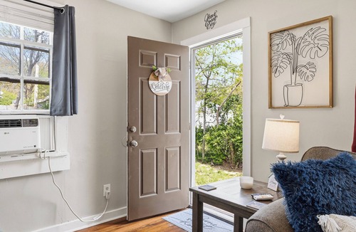 University District Apartment | Private 1BR Duplex Driveway Parking. Near UofM