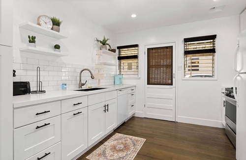 Westchester House | Private 1BR Modern Home in Westchester w/Parking