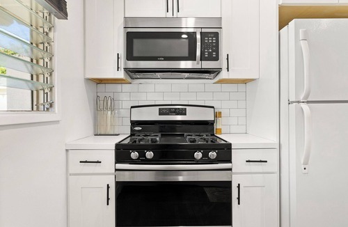 Westchester House | Private 1BR Modern Home in Westchester w/Parking