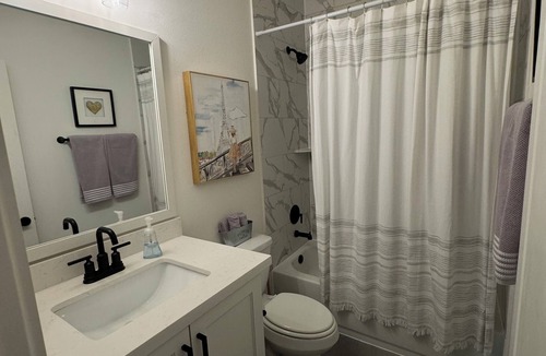 Garden Oaks House | Private 1BR near the Heights