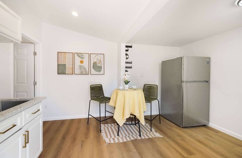 Shoreline House | Private 1BR Retreat, King Bed, Single-Level
