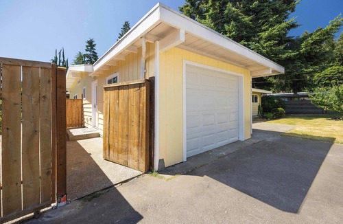 Shoreline House | Private 1BR Retreat, King Bed, Single-Level