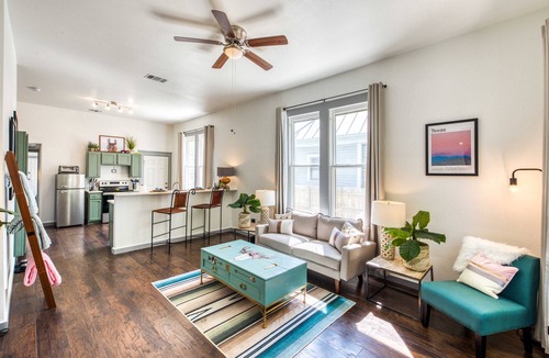 Southtown Apartment | Private 1BR Retreat - Fenced Yard - Workspace - Pets Welcome!
