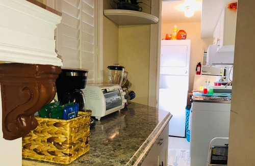Richmond Heights Apartment | PRIVATE 1ST FLOOR STUDIO/FREE WIFI & PARKING