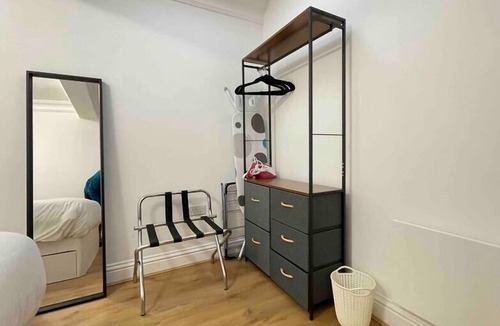 Potters Bar House | Private 2 Bed - 18 min to Central