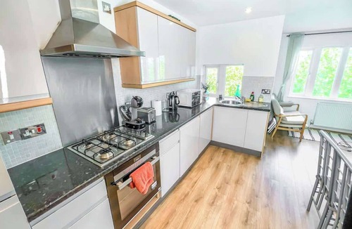 Headingley Apartment | Private 2-Bed Duplex near Headingly w Parking