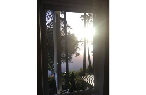 Coupeville Condo | Private 2 bedroom Cottage on a Lagoon.