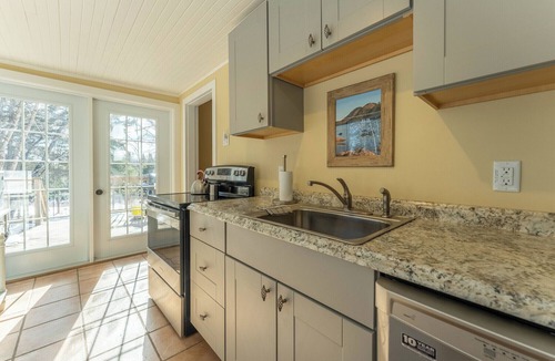 Saint Patrick Cottage | Private 2 Bedroom Home with Fireplace & Fenced Yard