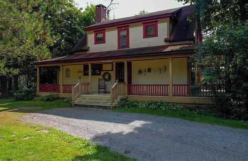 Saint Patrick Cottage | Private 2 Bedroom Home with Fireplace & Fenced Yard