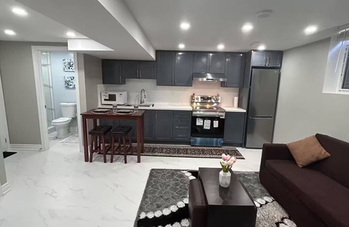 Pickering House | Private 2 bedroom Unit, Private entry, 2 parking- pet/smoke free