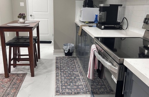 Pickering House | Private 2 bedroom Unit, Private entry, 2 parking- pet/smoke free