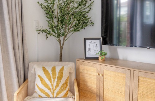 Mississauga Apartment | Private 2-BR Suite w/Patio