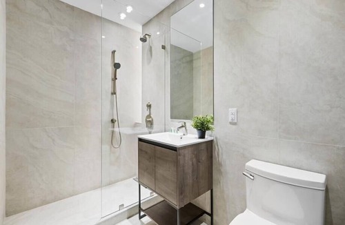 Port Morris Hotel | Private, 2 Full Beds, Kitchenette+Work Desk, NYC