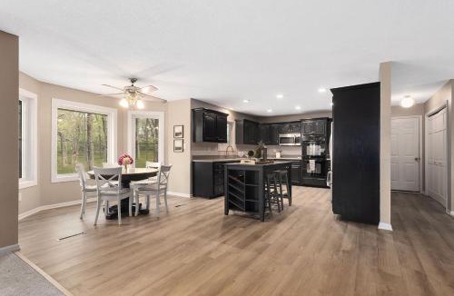 Lee's Summit House | Private 20 Acre Estate with Party Barn - World Cup Stay