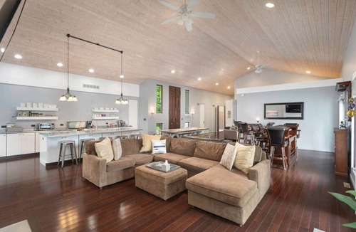 Ottawa House | Private 200-Acre Estate Near Starved Rock