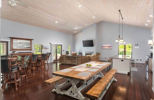 Ottawa House | Private 200-Acre Estate Near Starved Rock