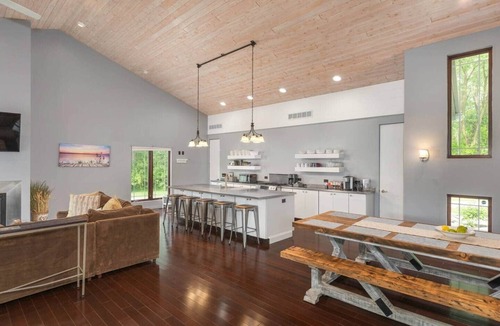 Ottawa House | Private 200-Acre Estate Near Starved Rock