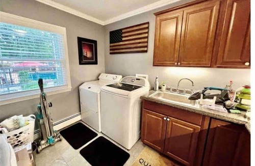 Oswego House | Private 2400 sq ft house. Hot Tub, Pool, Bar