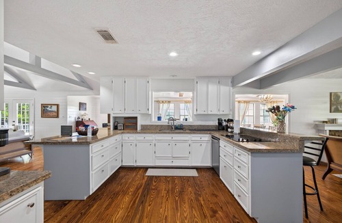 Oakland Other | Private 27-Acre Ranch Sleeps 17 Game Room & Fire Pit Near Round Top