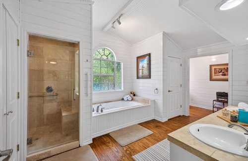 Oakland Other | Private 27-Acre Ranch Sleeps 17 Game Room & Fire Pit Near Round Top