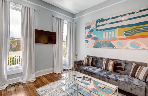 Dixon Park House | Private 2APT Duplex w/Back Yard ★ Dogs OK ★ Victorian District ★ Park Side