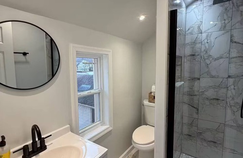 Arlington House | Private 2b/1b house with fenced backyard