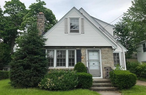 Elmhurst House | Private 2BR Apartment in House with Backyard