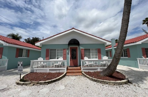 Sunset Beach House | Private 2BR bungalow #10