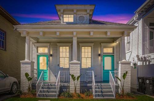 Freret Apartment | Private 2BR Condo in Uptown by Hosteeva