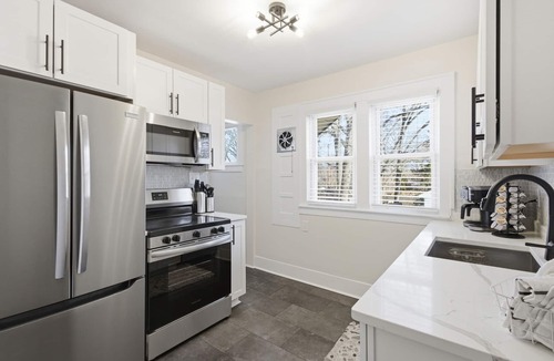 Ferndale Apartment | Private 2BR Ferndale Flat - Walk to Downtown!