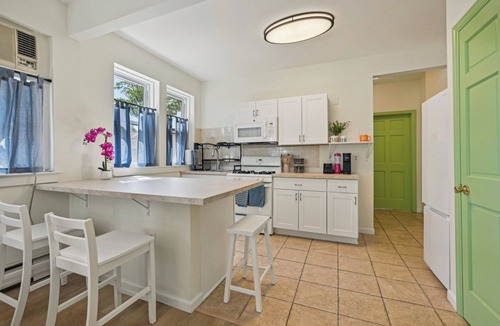 Teaneck Apartment | Private 2BR in Teaneck/13MI to NYC/Free Parking/Laundry/Pets Welcome