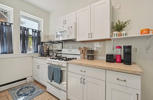 Teaneck Apartment | Private 2BR in Teaneck/13MI to NYC/Free Parking/Laundry/Pets Welcome