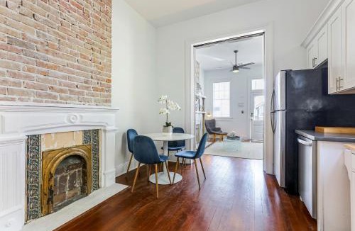 Freret Apartment | Private 2BR in Uptown by Hosteeva