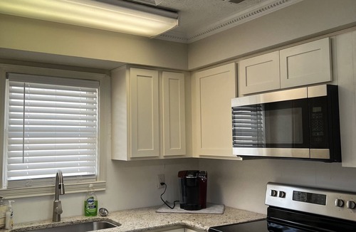 Paintsville Apartment | Private 2BR Renovated Guest Suite in Historic Home with Kitchen