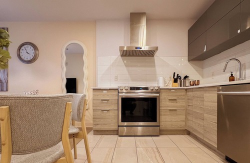 Cote-Des-Neiges—Notre-Dame-De-Grace Apartment | Private 2BR Suite | Central & Comfortable Stay