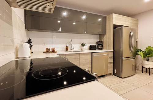 Cote-Des-Neiges—Notre-Dame-De-Grace Apartment | Private 2BR Suite | Central & Comfortable Stay