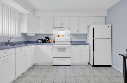LaSalle House | Private 2BR Suite Near Ambassador Bridge