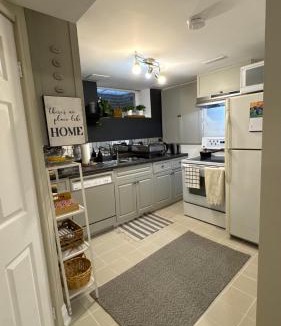 Thornhill Apartment | Private 2BR Suite with Parking Toronto