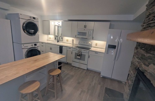 Miller Creek House | Private 2BR1 BA Guest Suite with Patio, Laundry, Parking