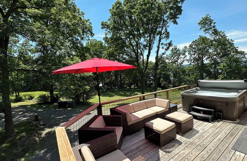 Hector House | Private 3-acre 4br3ba w/Lake Access off Wine Trail